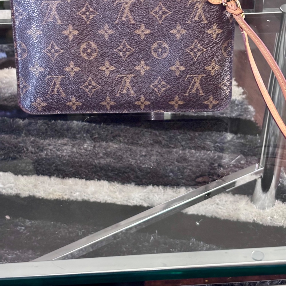 LV pouch - image 2
